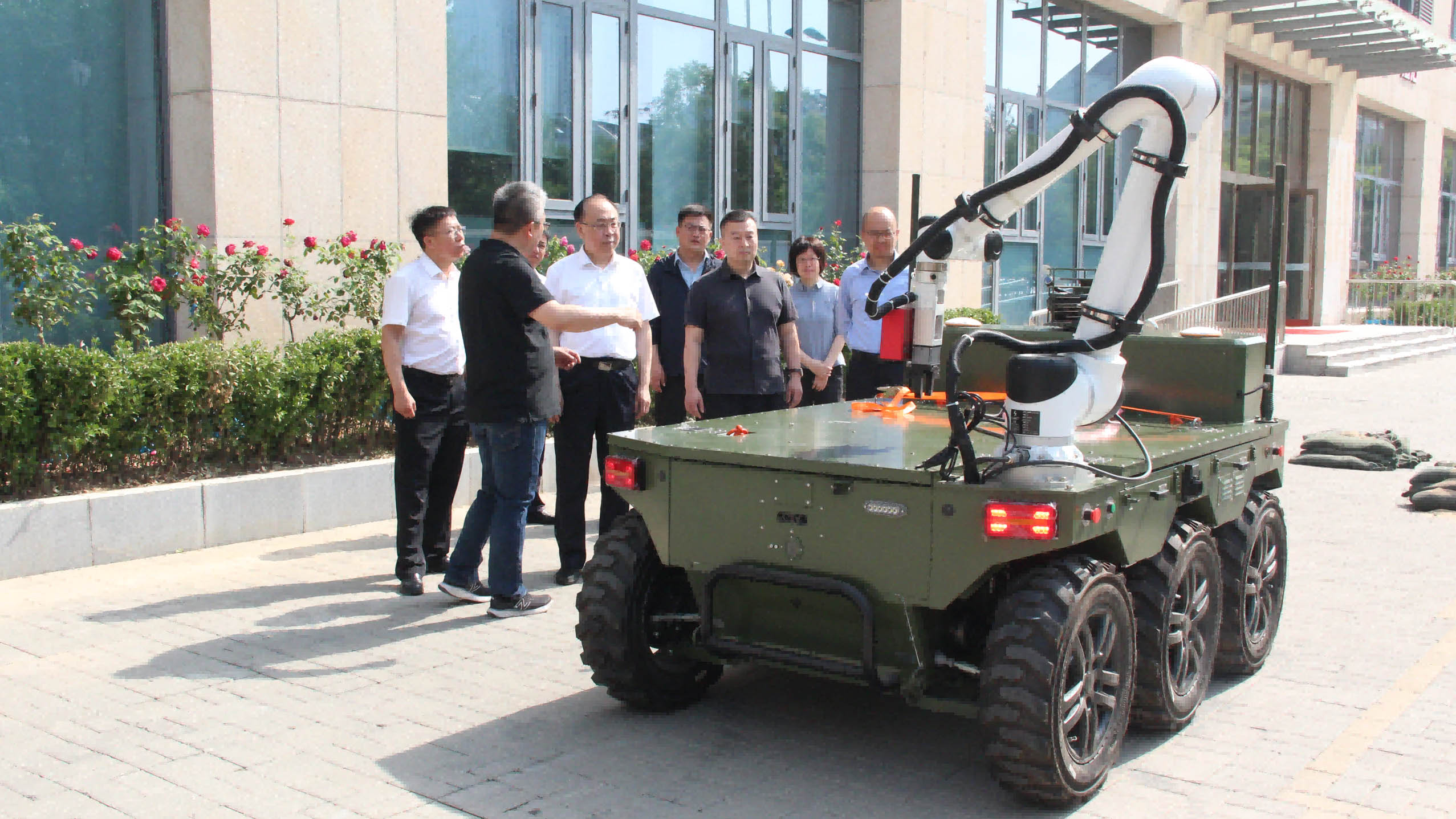 市国资委党委书记、主任张勇一行赴津投资本所属天数集团调研